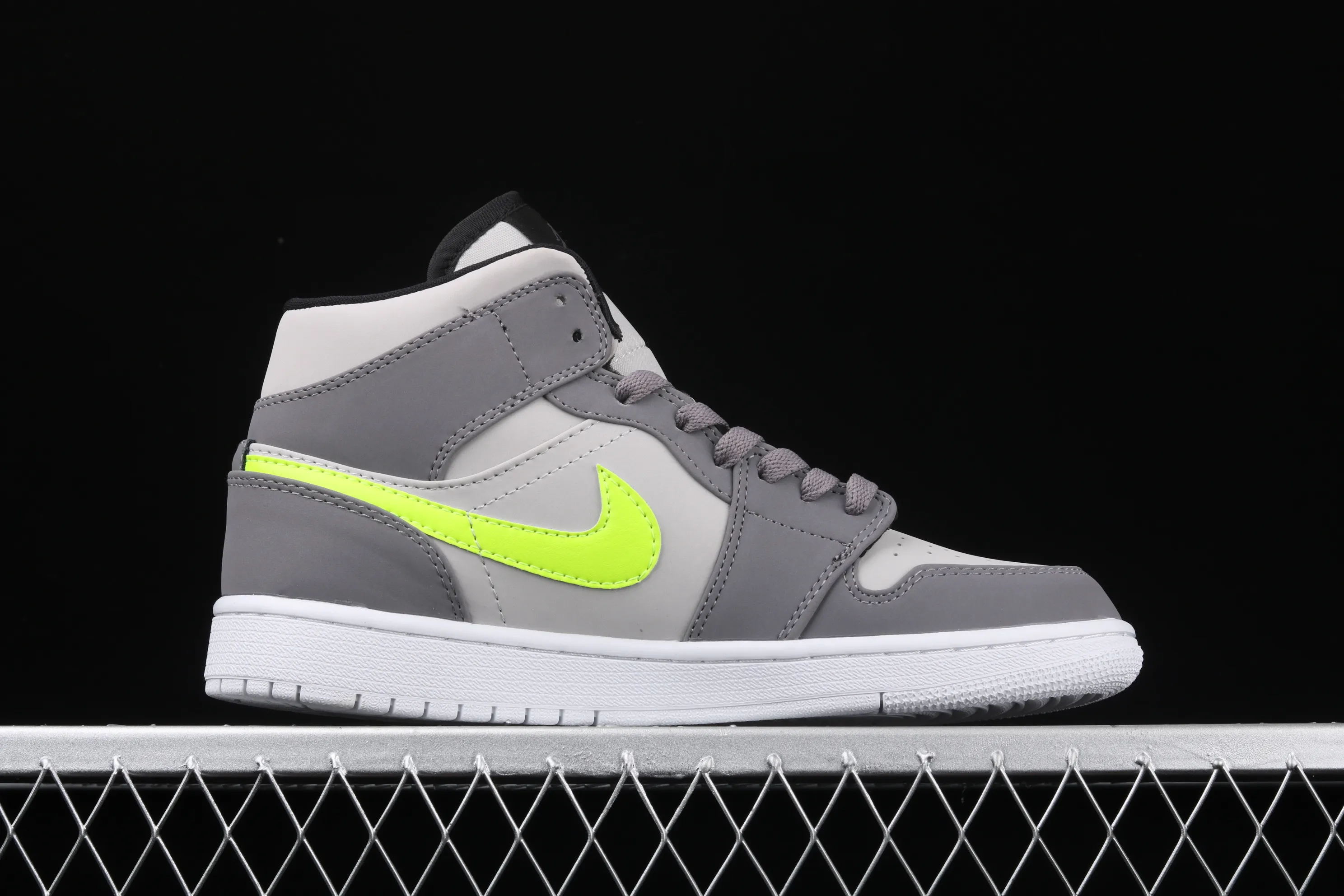 All categories Air Jordan Jordan series basketball shoes Air Jordan 1 Mid Air Jordan 1 Mid "Grey Volt" AJ1 Joe 1 neutral gray fluorescent yellow basketball shoes 554724-072